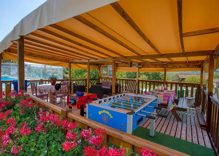 Les Roulottes Pomponnaises بيت للعطل